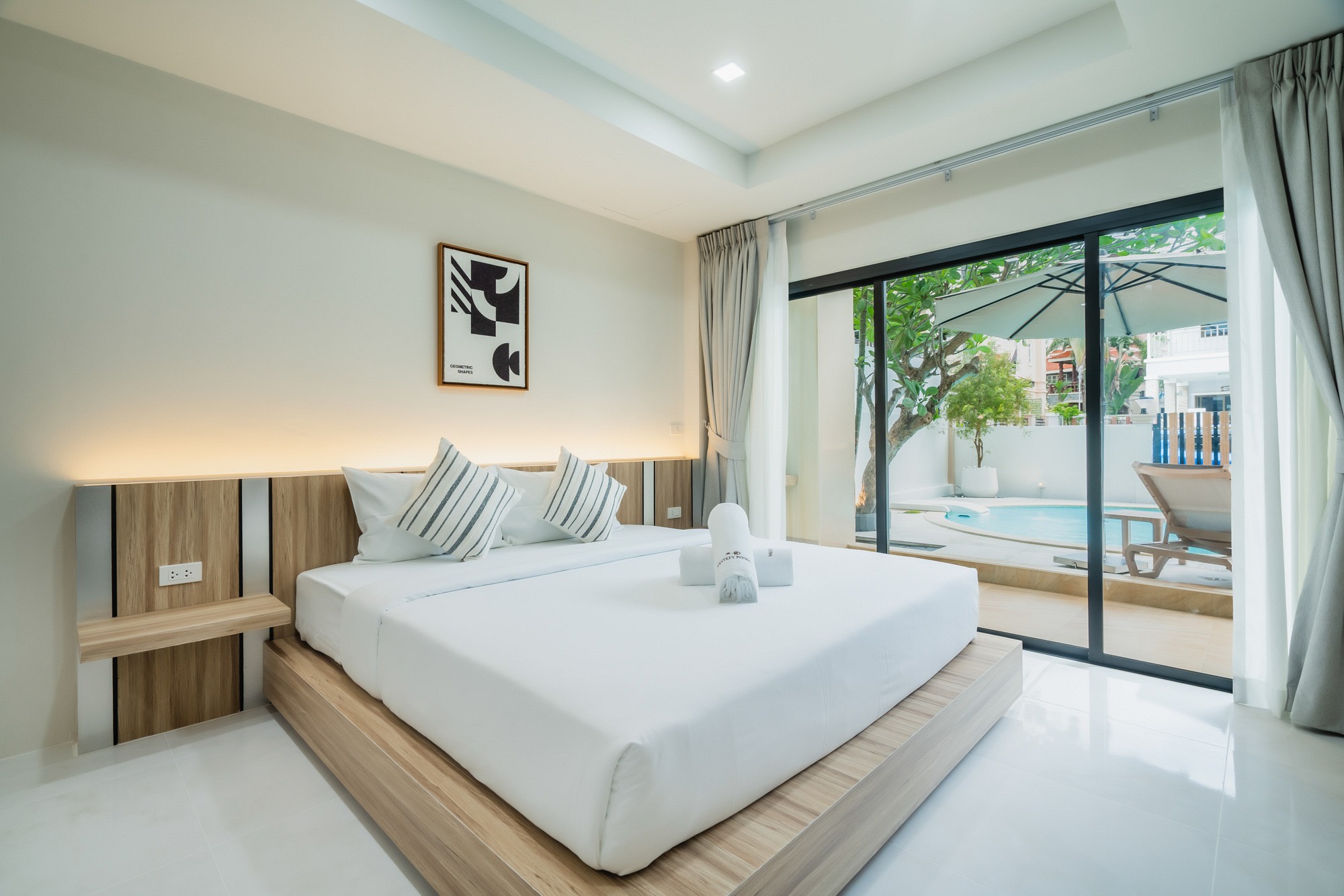 Junior Suite Pool Access