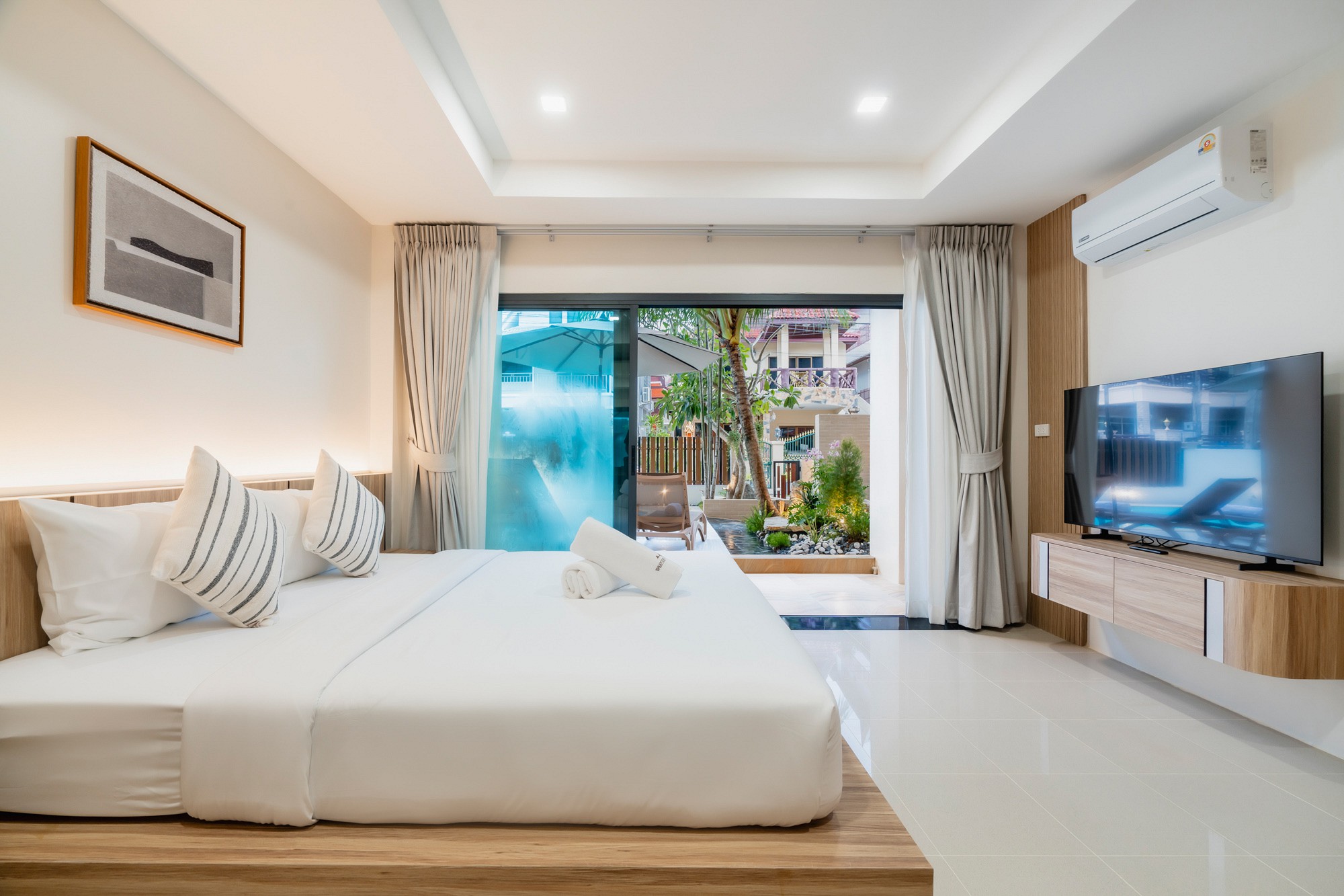 3 Bedrooms Family Suite Pool Access